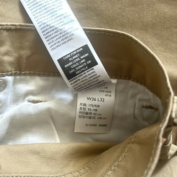 NWT Levi's®,Athletic fit Jeans,Signature Gold Flex, Superior Comfort, Size 36X32 - Picture 6 of 8